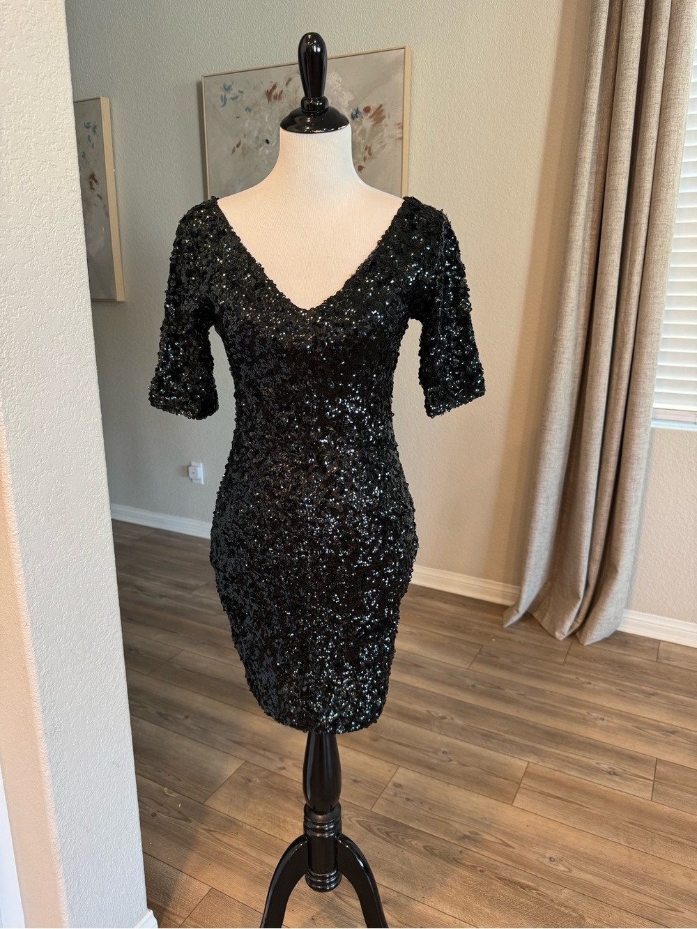New Windsor Black women size Mediun Sequin V-Neck Midi Dress